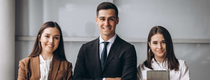 Financiera profesional con mucho tiempo 